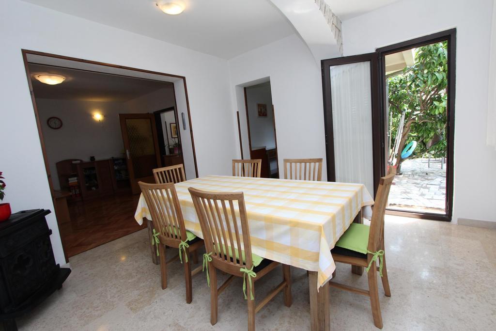 Lara Apartment *