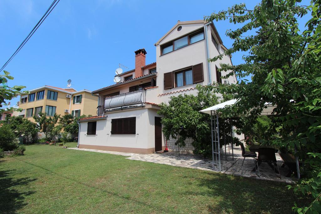Lara Apartment
