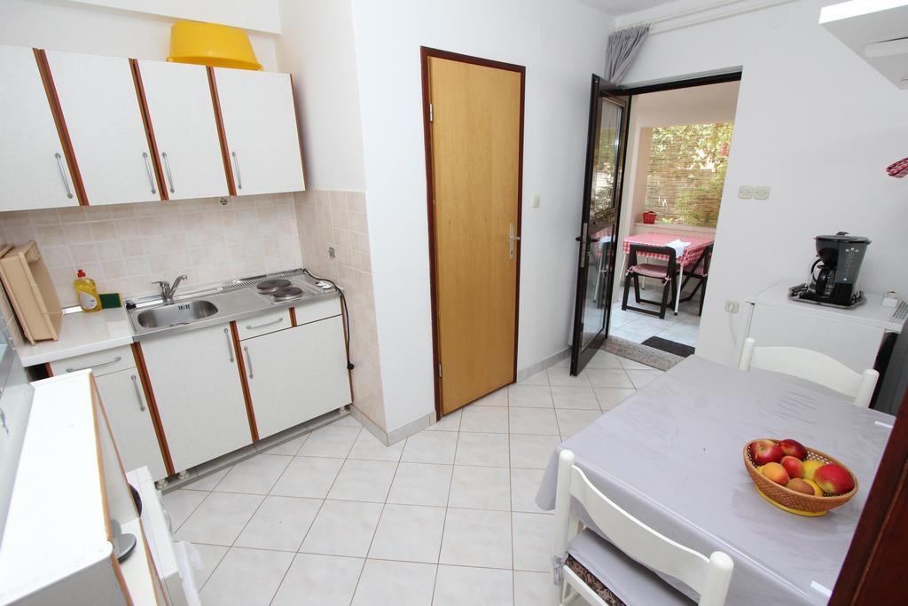 Apartment Lara *